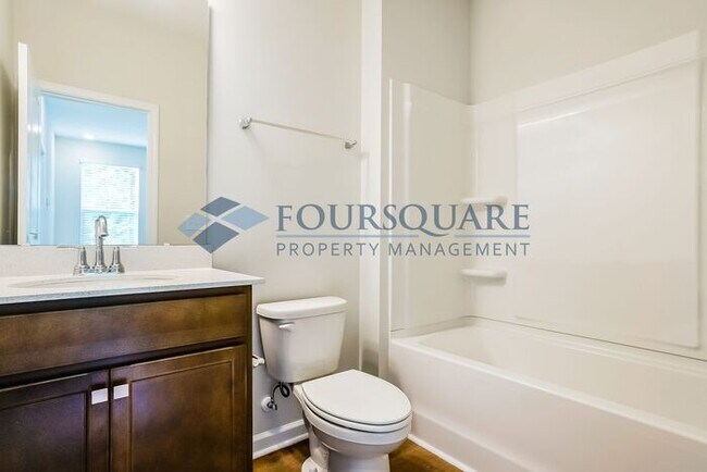 Building Photo - End Unit Townhome | 2nd Floor Loft | Washe...