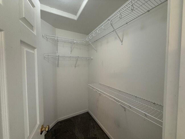 Building Photo - 2 Bed/2 Bath Apartment Located Near OSU/COCC Campus - Attached Garage