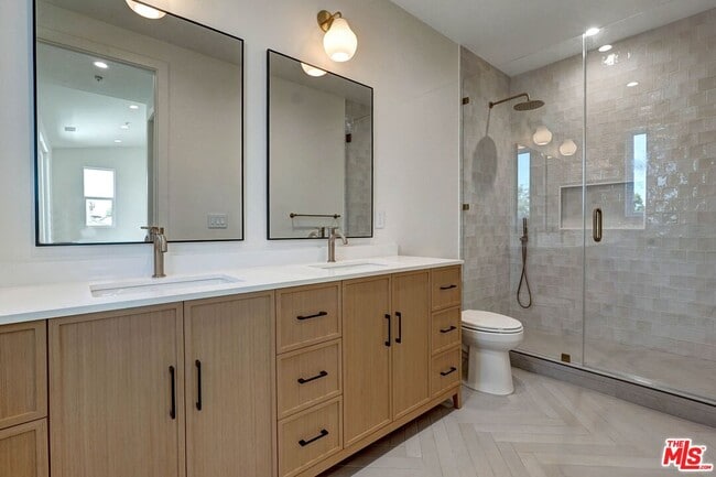 Building Photo - 4720 Marshall Dr