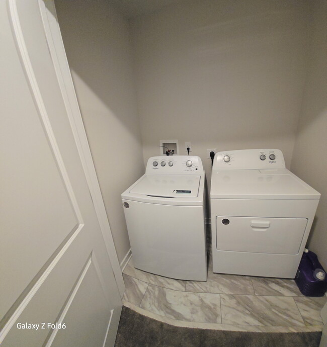 Building Photo - 26 E Front St