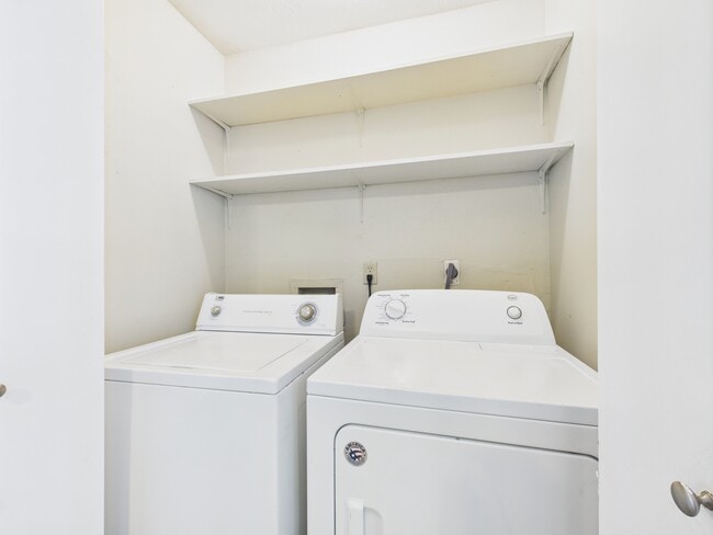 Building Photo - 700 San Pedro Dr