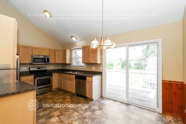 Building Photo - 833 N Elmwood Dr