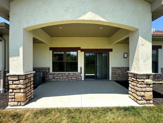 Building Photo - 1738 Bunker Loop