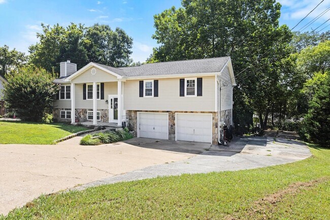 Building Photo - 8410 Smoketree Cir
