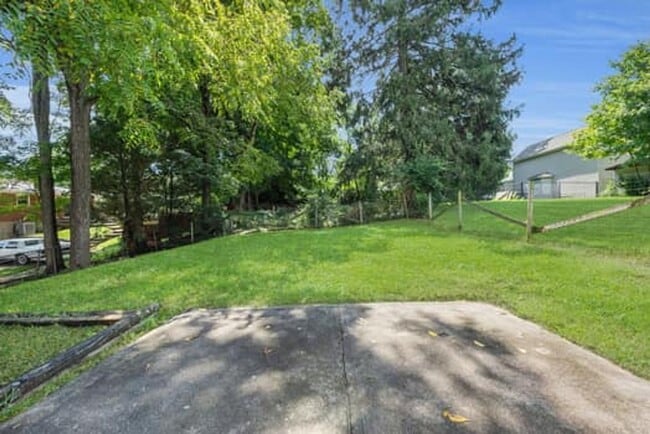 Building Photo - 5691 Victoryview Ln