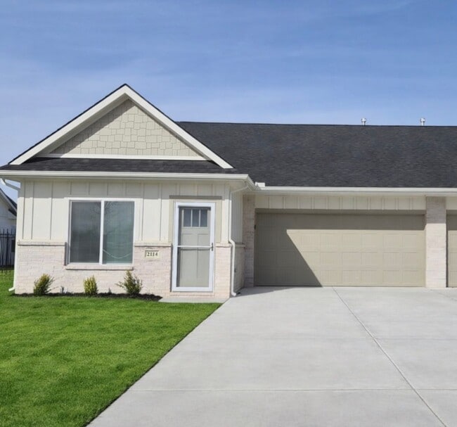 Building Photo - 2114 E Elk Rdg Ave