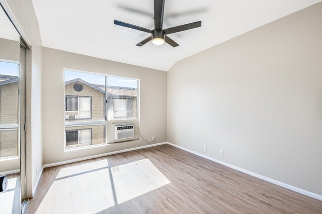 Building Photo - 91-284-284 Hanapouli Cir