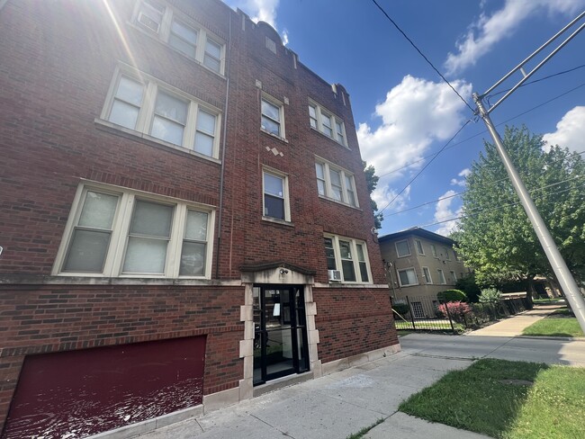 Primary Photo - 2049 E 68th St