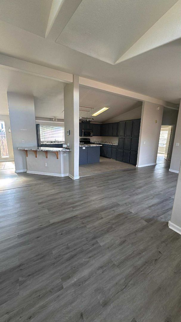 Building Photo - Cute home in gated community! 3/2