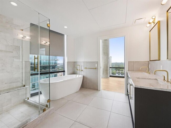 Building Photo - 70 Rainey St