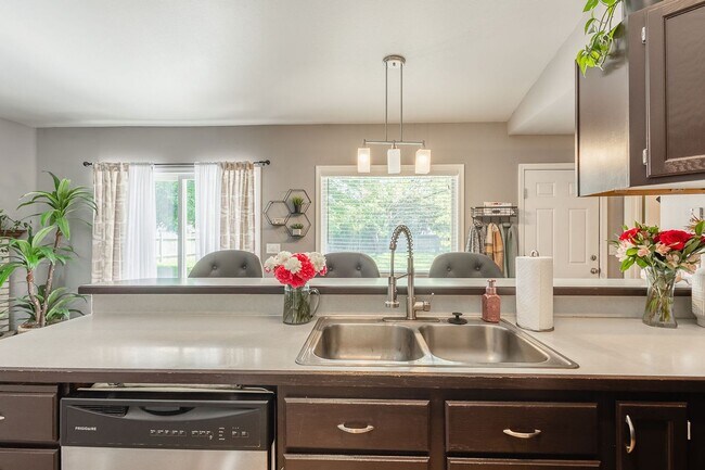 Building Photo - Newly Renovated 3 bed 2 bath home in the heart of MERIDIAN