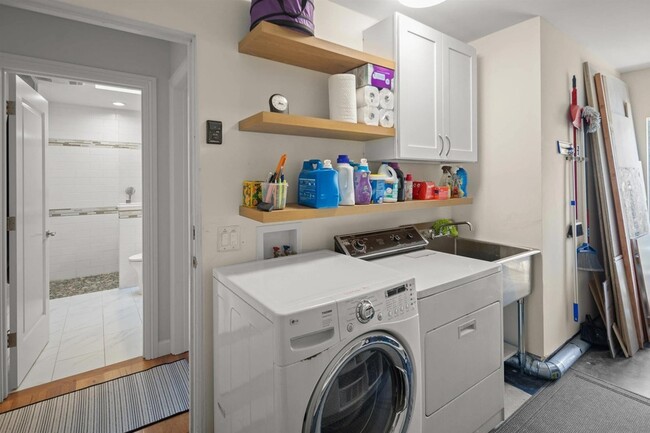 Building Photo - 1040 Alameda Blvd