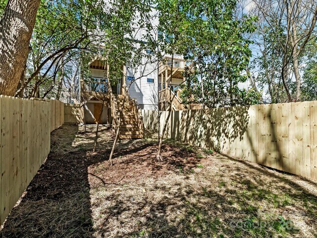 Building Photo - 1310 N Davidson St