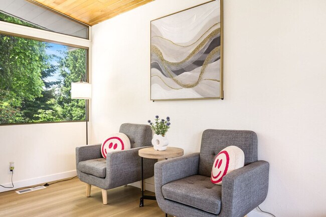 Building Photo - 12527 SE 52nd St