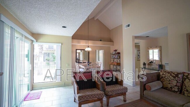 Building Photo - 211 Canyon Cir N