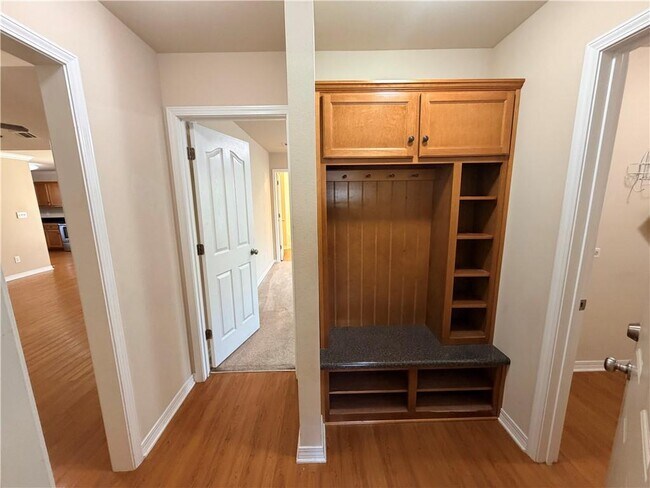 Building Photo - 9646 Estate Dr