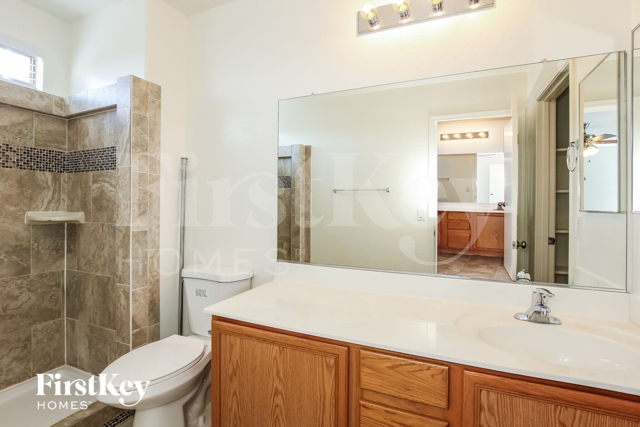 Building Photo - 12521 W Ash St