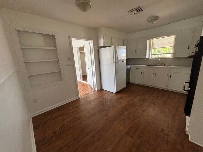 Building Photo - Shady Grove