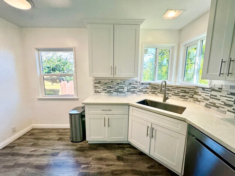 Building Photo - 915 Indiana Ave