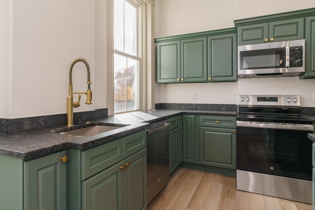 Building Photo - 828 City Park Ave