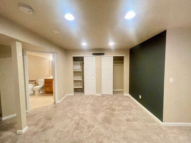 Building Photo - Amazing 3 bed, 3.5 bath Condo in Rigden Farm!