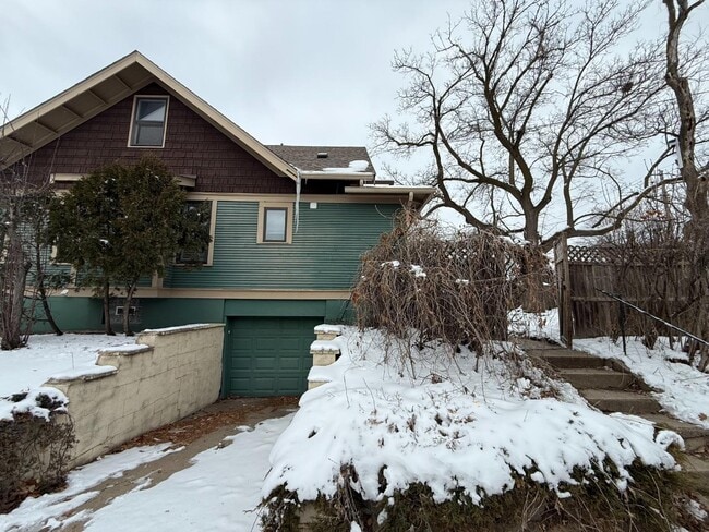 Building Photo - 3553 Dupont Ave S