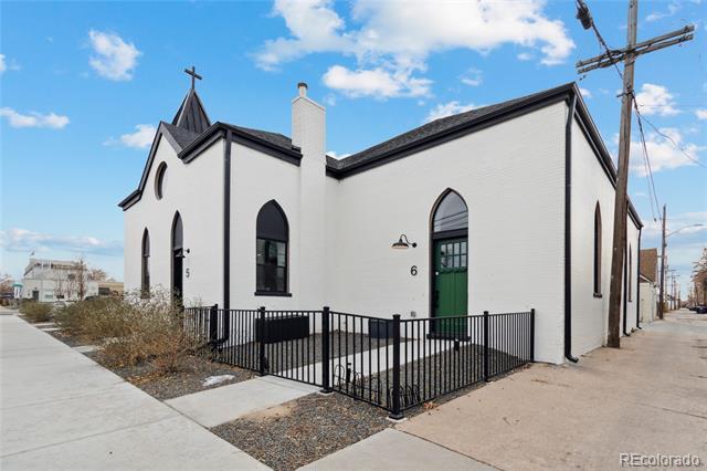 Building Photo - 475 Galapago St