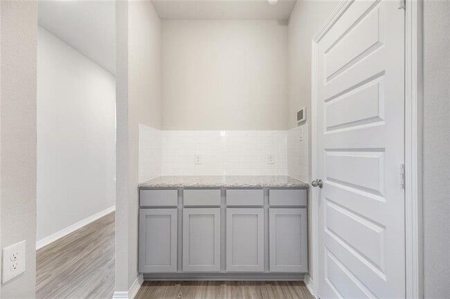 Building Photo - 828 Laguna Grn Ln