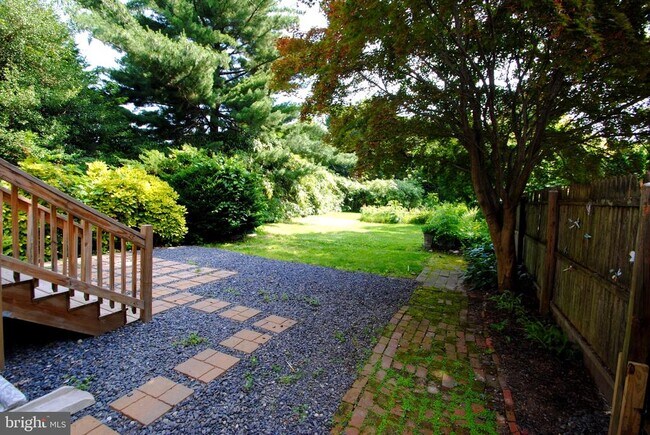 Building Photo - 217 Wood St