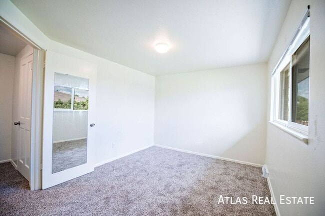 Building Photo - ***COMING SOON!***  Bright and Airy 2bd/1....