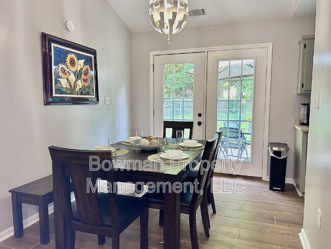 Building Photo - 255 Camelot Dr
