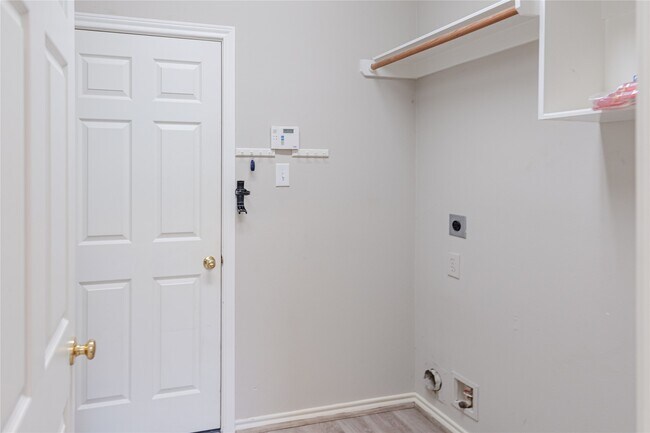 Building Photo - 119 S Merryweather Cir