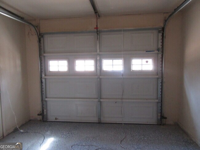 Building Photo - 613 Windsor Dr SE