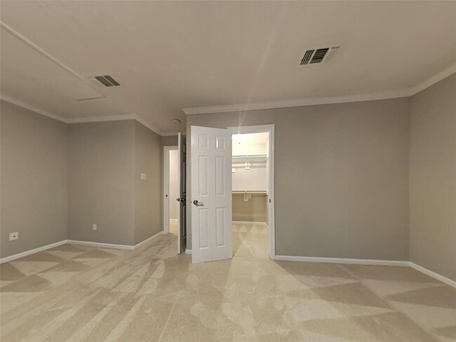 Building Photo - 11 Hickory Oak Dr