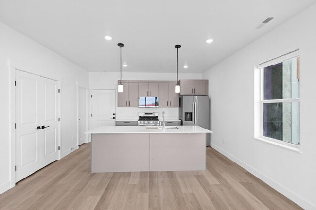 Building Photo - Parkview Townhomes