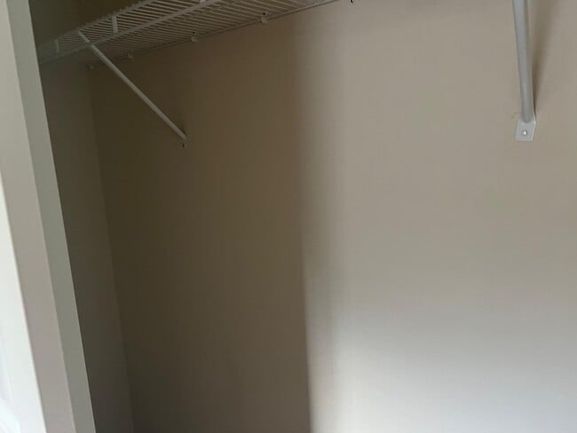 Building Photo - 2121 Chipley Dr