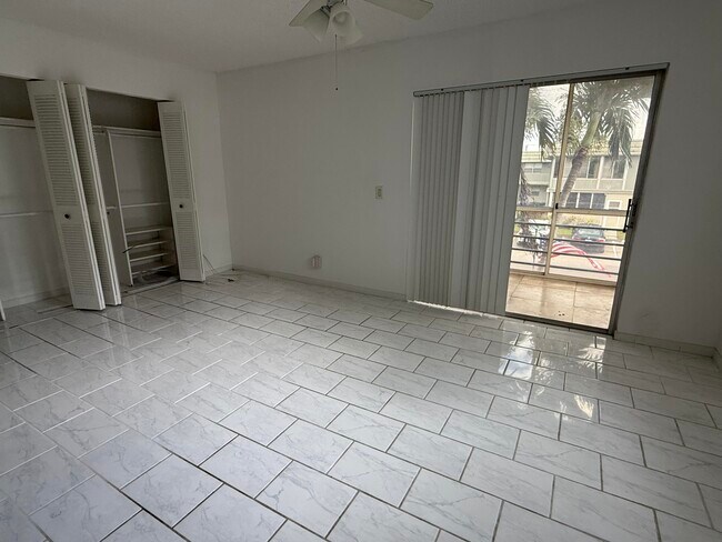Building Photo - 602 Flanders N
