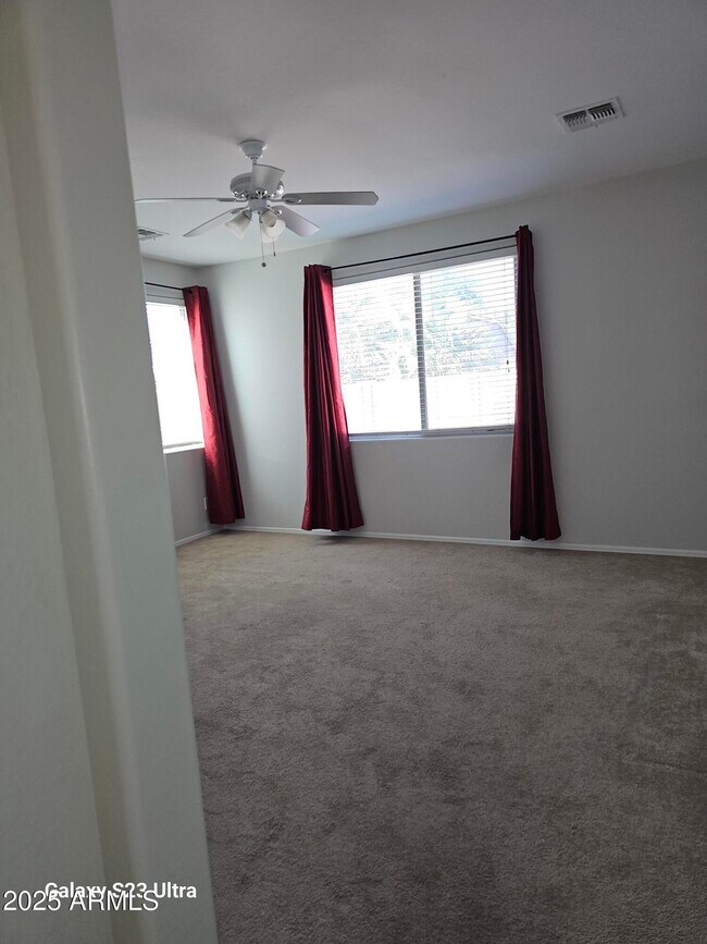 Building Photo - 1932 E Ravenswood Dr