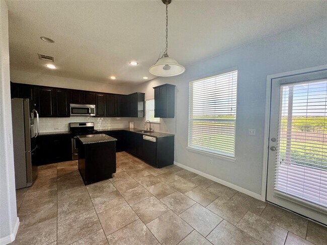 Building Photo - 372 Kingfisher Ln