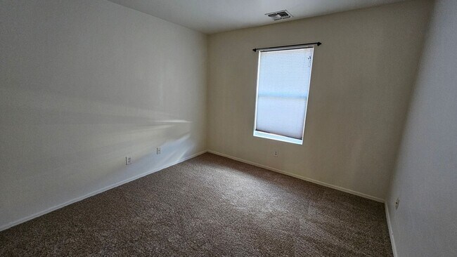 Building Photo - Beautiful 3 Bed 2 Bath Riverhaven - 2 story home!