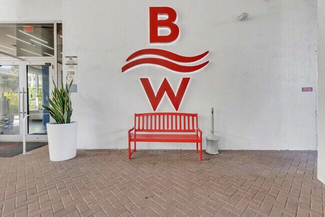 Building Photo - 2602 E Hallandale Beach Blvd