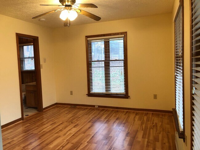 Building Photo - 183 Rhododendron Ln