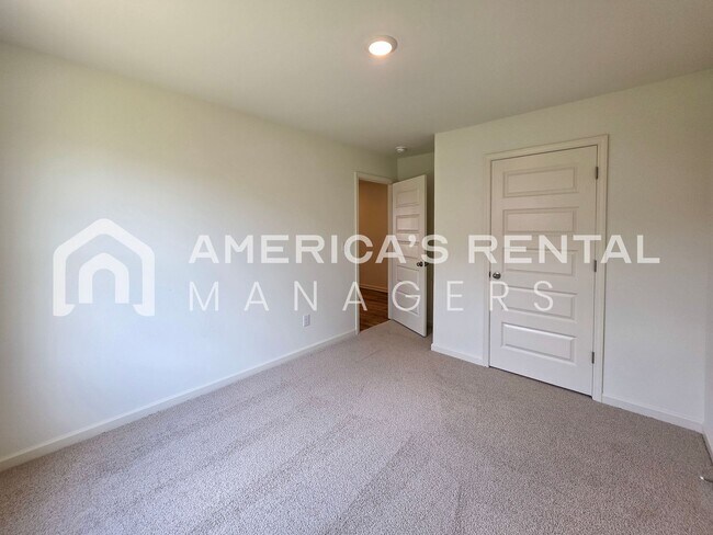 Building Photo - 556 Saddlewood Bnd