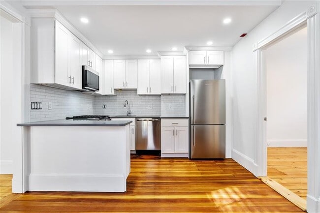 Primary Photo - 34 Healey St