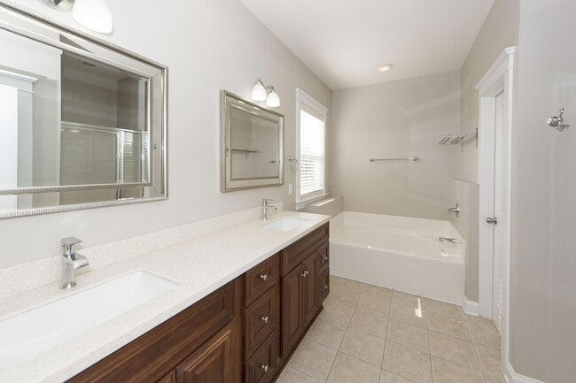Building Photo - 302 White Gables Dr