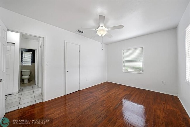 Building Photo - 1075 NW 133rd St