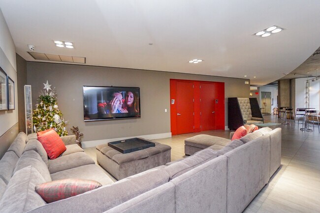 Building Photo - 1901 Post Oak Blvd