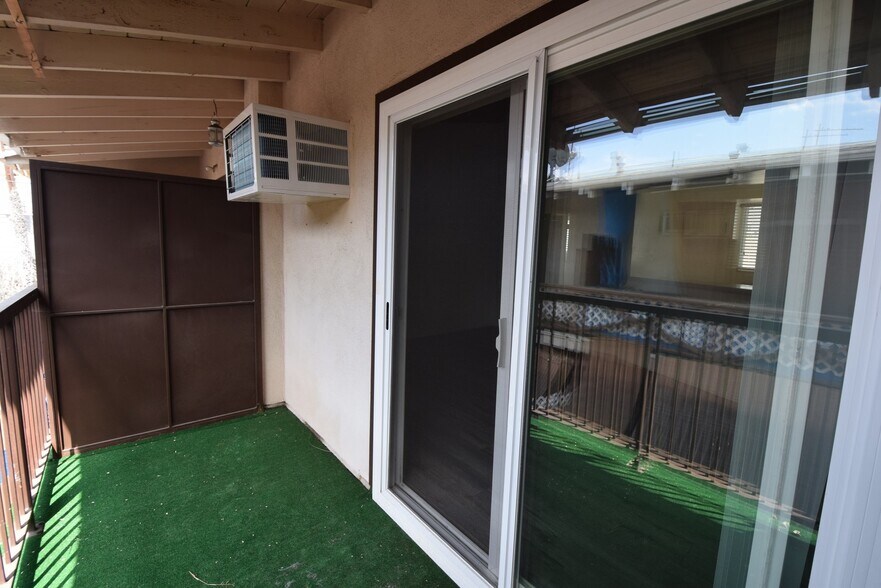 Building Photo - 5939 Cedros Ave