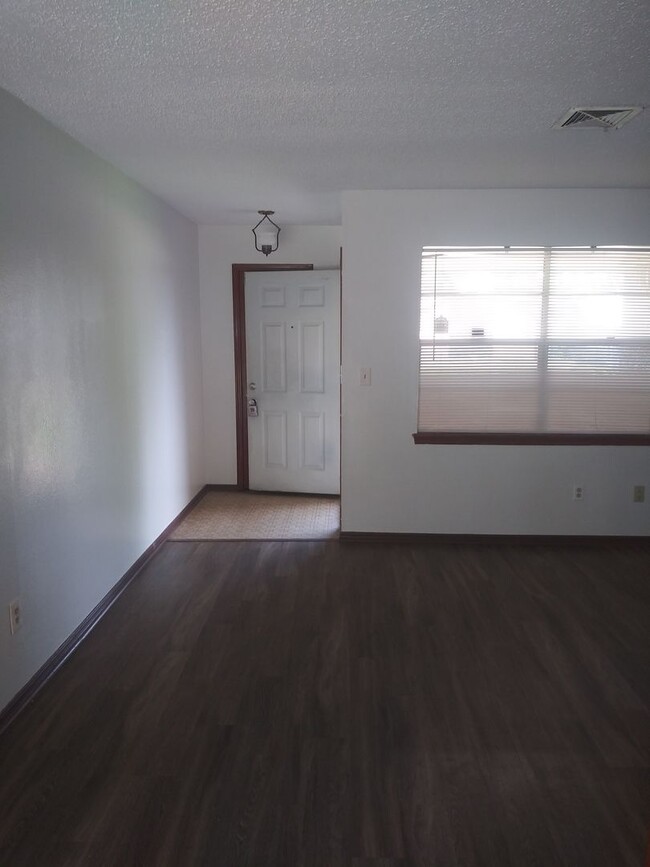 Building Photo - 4720 Spiva Dr