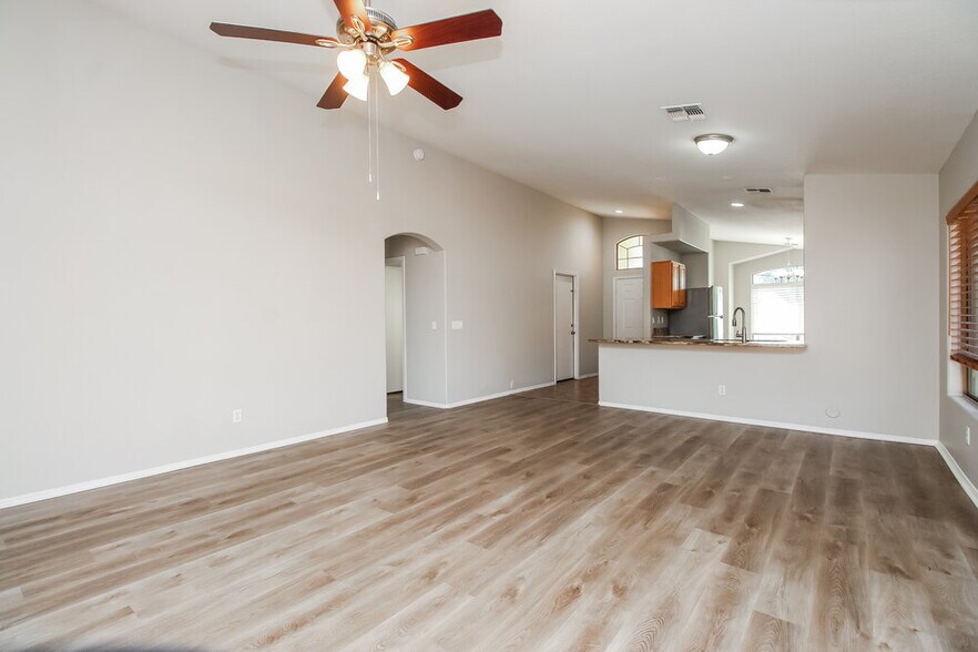 Building Photo - 3834 E Longhorn Dr